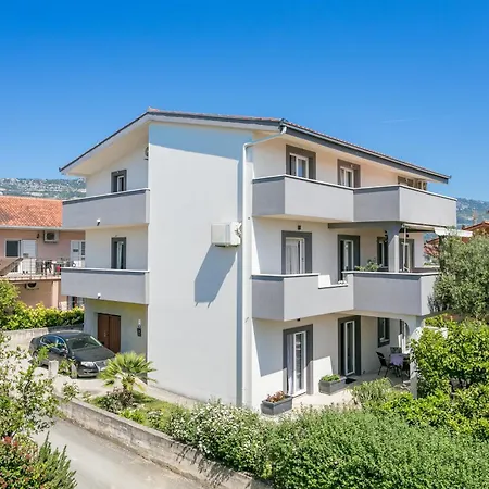 With A Parking Space Kastel Novi, - 22702 Appartement *
