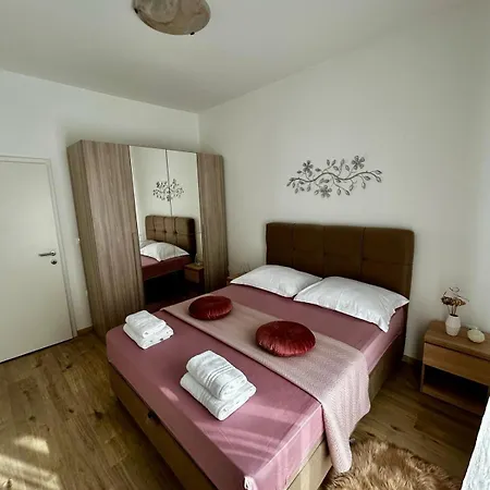 With A Parking Space Kastel Novi, - 22702 Appartement Kaštela